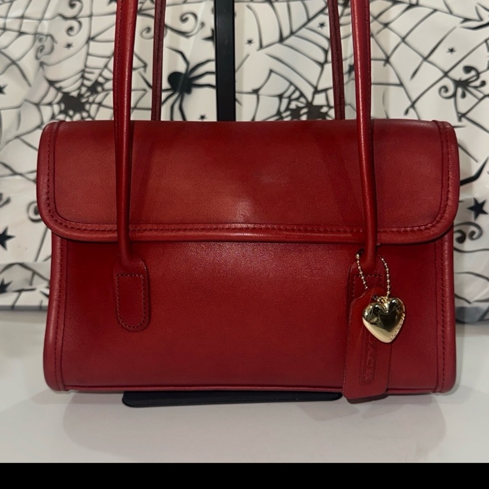 Super Rare Vintage Coach Laurie 9032 red leather shoulder bag Pristine